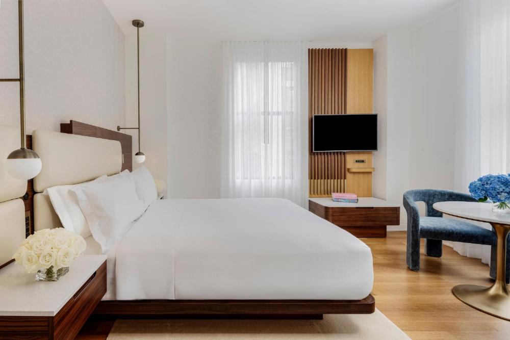 Deluxe King Room interior